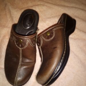Bjorndal Seneca mule brown leather w/ daisy 6.5.